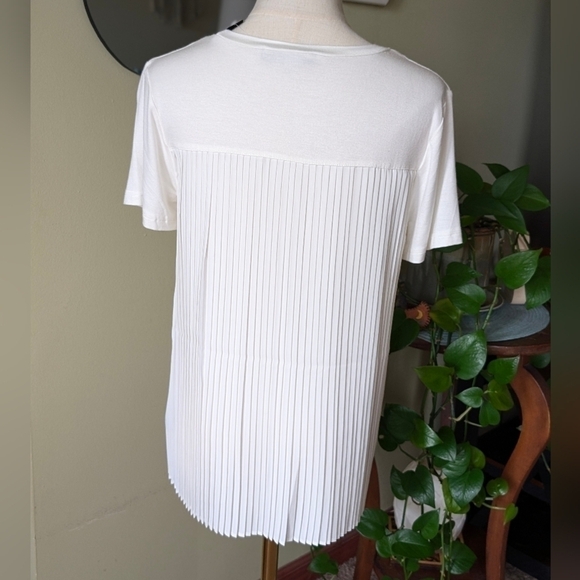 August Silk Women's Size Small White Short Sleeve Pleated Back Crew Neck Top - Picture 4 of 9